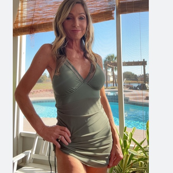 Blooming Jelly Green Swimsuit One Piece Size Large New‎ - Picture 1 of 11